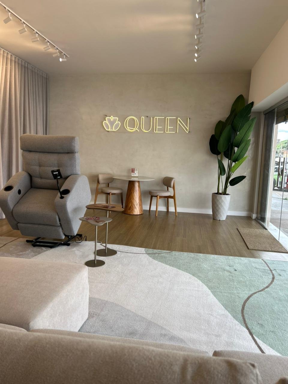Ambiente do showroom Queen Poltronas